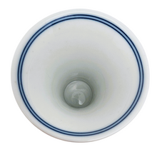 Load image into Gallery viewer, Vase en porcelaine Hutschenreuther au décor “Zwiebelmuster” – Allemagne, vers 1960–1980 Le Charme des Violettes - Brocante en ligne