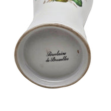 Charger l'image dans la galerie, Petit vase en Porcelaine de Bruxelles aux violettes, années 1950 Le Charme des Violettes - Brocante en ligne