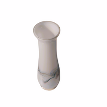 Charger l'image dans la galerie, Vase en verre opalin blanc vintage Le charme des violettes - Brocante en ligne