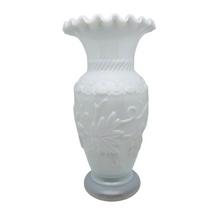 Load image into Gallery viewer, Vase en opaline blanche Napoléon III, années 1900