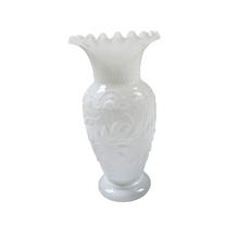 Load image into Gallery viewer, Vase en opaline blanche Napoléon III, années 1900
