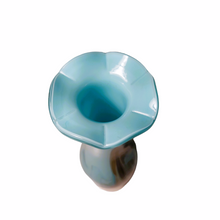 Charger l'image dans la galerie, Vase en verre opalin turquoise vintage Le charme des violettes - Brocante en ligne