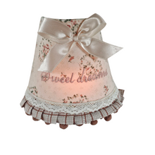 Load image into Gallery viewer, Veilleuse électrique vintage avec abat-jour en tissu fleuri brodé "Sweet dreams", années 1990