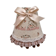 Load image into Gallery viewer, Veilleuse électrique vintage avec abat-jour en tissu fleuri brodé "Sweet dreams", années 1990