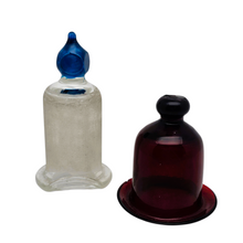 Charger l'image dans la galerie, Lot de deux ventouses médicales en verre, fin XIXᵉ – début XXᵉ siècle Le Charme des Violettes - Brocante en ligne