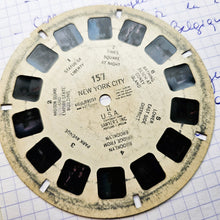 Charger l'image dans la galerie, Visionneuse Sawyer's View Master en bakélite avec 8 rouleaux, années 1940
