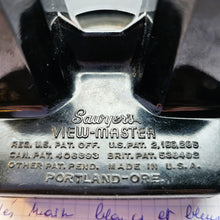 Charger l'image dans la galerie, Visionneuse Sawyer's View Master en bakélite avec 8 rouleaux, années 1940