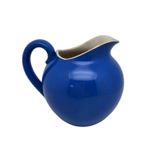 Load image into Gallery viewer, Villeroy et Boch, Pot à lait bleu et blanc, années 1950
