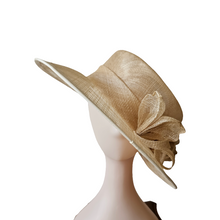Afbeelding in Gallery-weergave laden, Solano, Chapeau-Capeline vintage en lin beige et fleurs en lin, années 1990