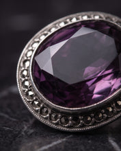 Charger l'image dans la galerie, Bague Art déco en argent, marcassites et cristal violet facetté – France, vers 1930-1950 Le Charme des Violettes - Brocante en ligne
