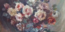 Load image into Gallery viewer, Huile sur panneau signée : Bouquet de roses romantiques Le charme des violettes - Brocante en ligne