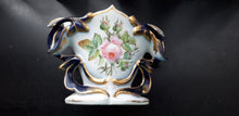 Afbeelding in Gallery-weergave laden, Cornet en porcelaine Le charme des violettes - Brocante en ligne