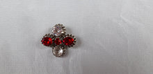 Afbeelding in Gallery-weergave laden, Broche vintage rouge et blanche, années 1950 Le charme des violettes - Brocante en ligne