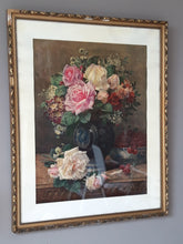 Charger l'image dans la galerie, Chromo encadré : Bouquet de roses dans un vase Le charme des violettes - Brocante en ligne