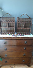 Afbeelding in Gallery-weergave laden, Paire d'étagères vintage en rotin tressé, années 1970 Le charme des violettes - Brocante en ligne