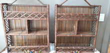 Afbeelding in Gallery-weergave laden, Paire d'étagères vintage en rotin tressé, années 1970 Le charme des violettes - Brocante en ligne