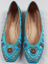 Charger l'image dans la galerie, Ballerines vintage en satin brodé taille 38 Le charme des violettes - Brocante en ligne