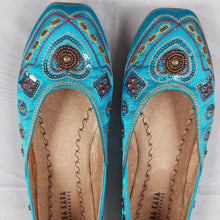 Charger l'image dans la galerie, Ballerines vintage en satin brodé taille 38 Le charme des violettes - Brocante en ligne