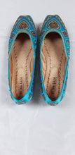 Charger l'image dans la galerie, Ballerines vintage en satin brodé taille 38 Le charme des violettes - Brocante en ligne