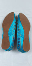 Charger l'image dans la galerie, Ballerines vintage en satin brodé taille 38 Le charme des violettes - Brocante en ligne