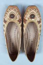 Charger l'image dans la galerie, Ballerines vintage en satin brodé taille 38 Le charme des violettes - Brocante en ligne