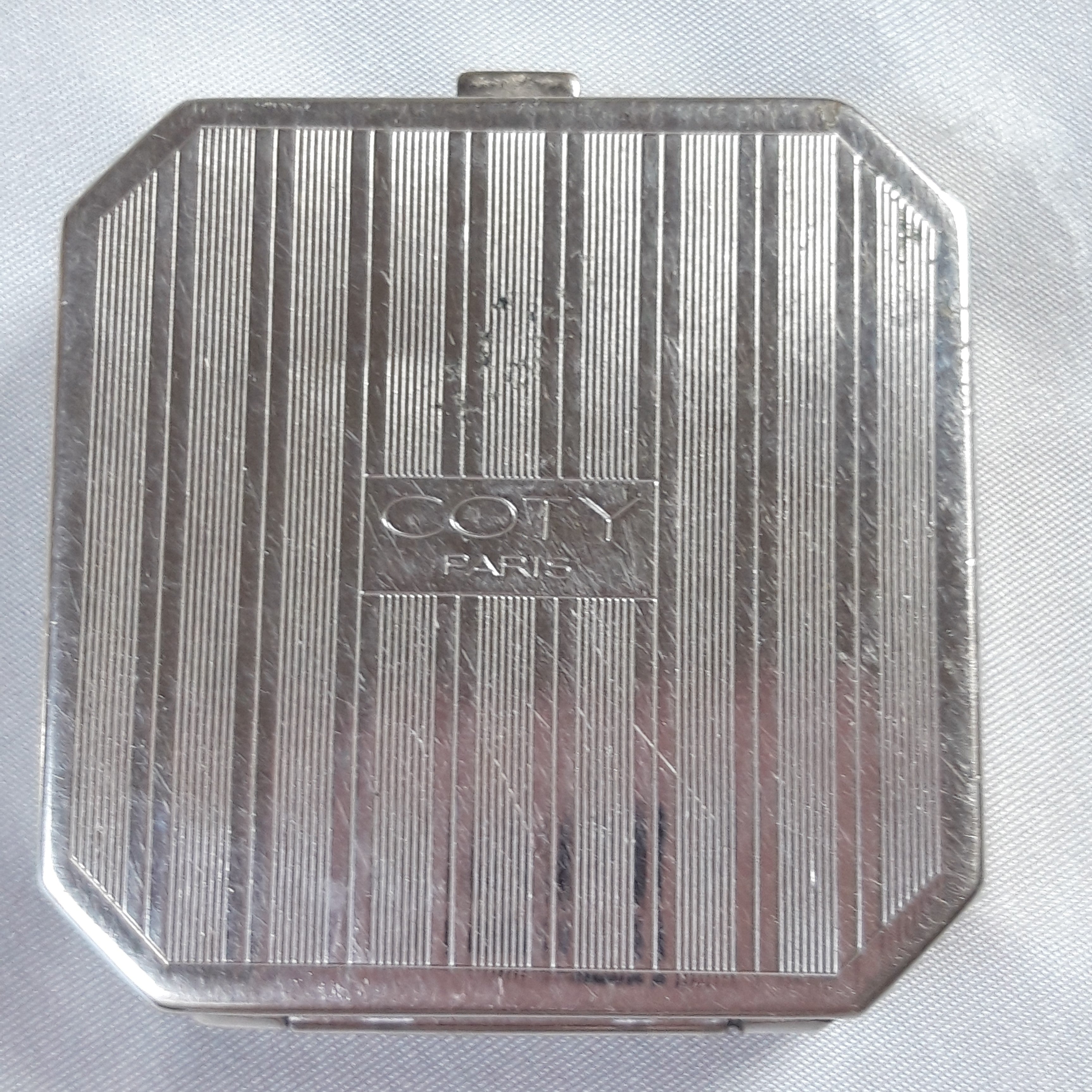 ANCIEN POUDRIER DE sac années 50 - 60 EUR 15,00 - FR ANCIEN POUDRIER DE sac années 50 - 60 EUR 15,00 - FR