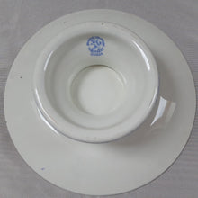 Charger l'image dans la galerie, Maastricht, Société céramique, collection Dahlia. Compotier en porcelaine vintage à décor fleuri blanc et bleu. Le charme des violettes - Brocante en ligne