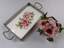 Load image into Gallery viewer, Plateau en céramique à motifs de roses, années 1920 Le charme des violettes - Brocante en ligne