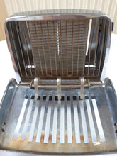 Load image into Gallery viewer, Grille-pain vintage Siemens des années '50 Le charme des violettes - Brocante en ligne