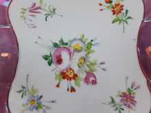Load image into Gallery viewer, Plateau en porcelaine à fleurs, XIXe Le charme des violettes - Brocante en ligne