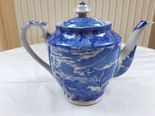 Load image into Gallery viewer, Théière en porcelaine anglaise ancienne blanche et bleue Le charme des violettes - Brocante en ligne