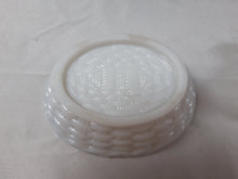 Load image into Gallery viewer, Poule ancienne en opaline de foire Le charme des violettes - Brocante en ligne