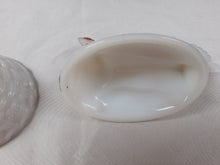 Load image into Gallery viewer, Poule ancienne en opaline de foire Le charme des violettes - Brocante en ligne