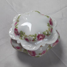 Load image into Gallery viewer, Bonbonnière ancienne en porcelaine à motif de roses Le charme des violettes - Brocante en ligne