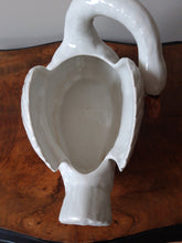 Charger l'image dans la galerie, Nimy. Cache-pot en forme de cygne en faïence ancienne, XIXe Le charme des violettes - Brocante en ligne