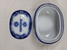 Afbeelding in Gallery-weergave laden, Boîte à savon en céramique bleue et blanche à motifs de roses Le charme des violettes - Brocante en ligne