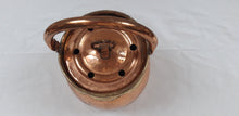 Charger l'image dans la galerie, Humidificateur - récipient à pot-pourri ancien en cuivre et laiton Le charme des violettes - Brocante en ligne