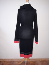 Afbeelding in Gallery-weergave laden, Sao Paulo. Ensemble vintage rouge et noir en tricot Le charme des violettes - Brocante en ligne