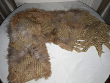 Afbeelding in Gallery-weergave laden, Sao Paulo. Echarpe vintage beige en laine et poils de lapin. Le charme des violettes - Brocante en ligne