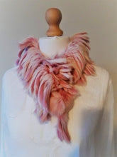 Afbeelding in Gallery-weergave laden, Etole vintage rose clair en lapin Le charme des violettes - Brocante en ligne