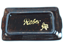 Charger l'image dans la galerie, Plat en céramique signé vintage à motif de hiboux Le charme des violettes - Brocante en ligne