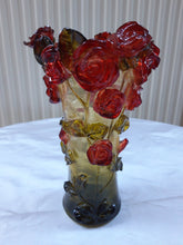 Charger l'image dans la galerie, Vase de style Art Nouveau avec des roses Le charme des violettes - Brocante en ligne