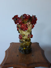 Charger l'image dans la galerie, Vase de style Art Nouveau avec des roses Le charme des violettes - Brocante en ligne