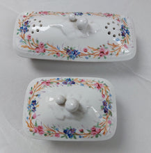 Afbeelding in Gallery-weergave laden, Ensemble de toilette en porcelaine ancienne à décor romantique (Andenne ?) Le charme des violettes - Brocante en ligne