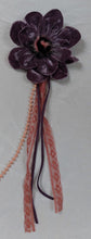 Load image into Gallery viewer, Broche fleur en velours violet vintage Le charme des violettes - Brocante en ligne