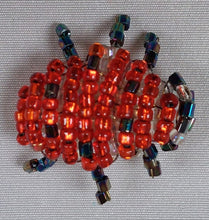 Afbeelding in Gallery-weergave laden, Ensemble de broches coccinelles vintage en perles Le charme des violettes - Brocante en ligne