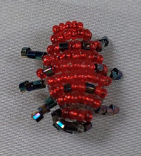 Afbeelding in Gallery-weergave laden, Ensemble de broches coccinelles vintage en perles Le charme des violettes - Brocante en ligne