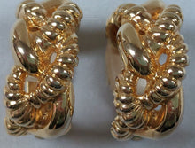 Charger l'image dans la galerie, Boucles d'oreilles clips vintage anneau tressé en métal doré Le charme des violettes - Brocante en ligne