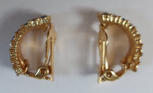 Afbeelding in Gallery-weergave laden, Boucles d'oreilles clips vintage multistrass Le charme des violettes - Brocante en ligne