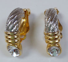 Charger l'image dans la galerie, Boucles d'oreilles clips vintage en métal argenté et doré avec strass Le charme des violettes - Brocante en ligne